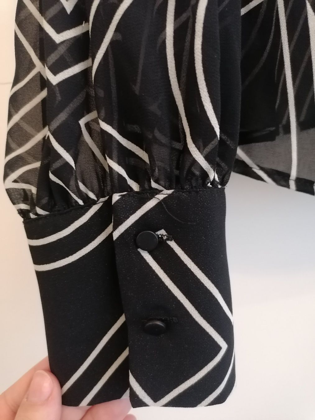 Blusen: MOHITO Elegante Bluse Schwarz Gr. 40 – Gebraucht aus Zug von Annina29 3