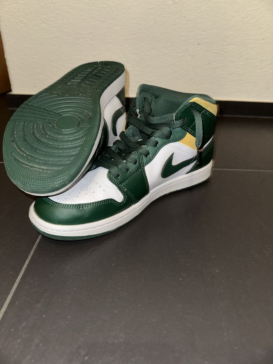 Jordan Scarpe da uomo: Air Jordan 1 Mid – Nuovo (secondo la descrizione) da St.Gallen venduto da Ha-Ha 1