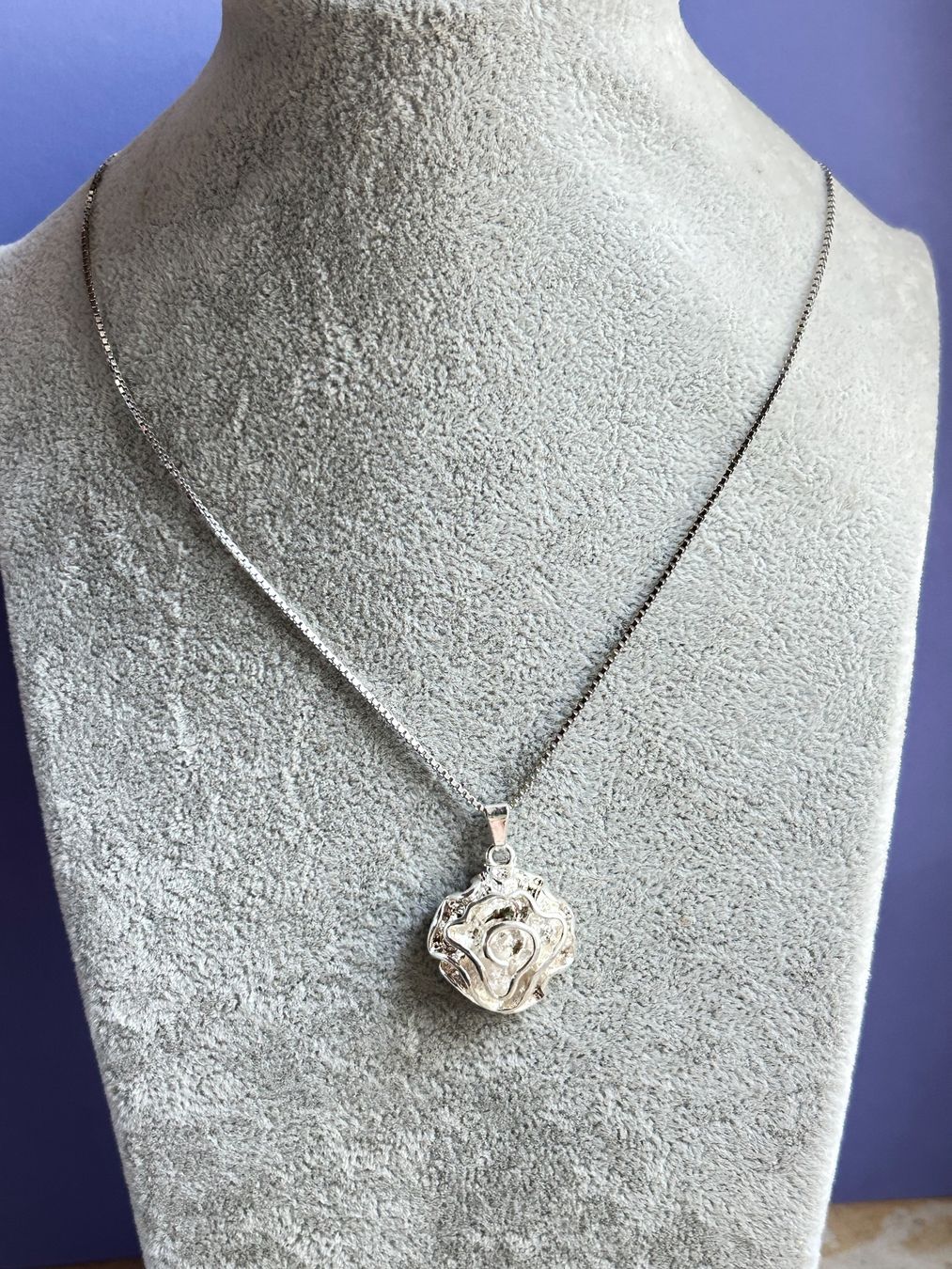 Anhänger: Silberkette + Rosen-Anhänger, Vintage – Gebraucht aus Dittingen von Bijoubelle