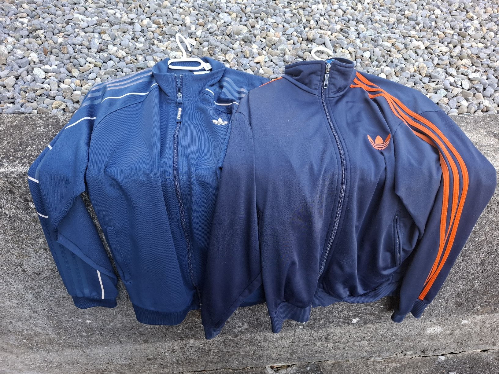 Adidas Jacken: 2 Adidas Jacken Gr.L – Gebraucht aus Hunzenschwil von Hardrock6