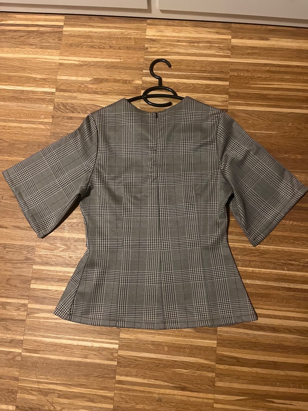H&M Top: Elegantes Oberteil – Nuovo e nell'imballaggio originale da Zürich venduto da sar_ghn5 1