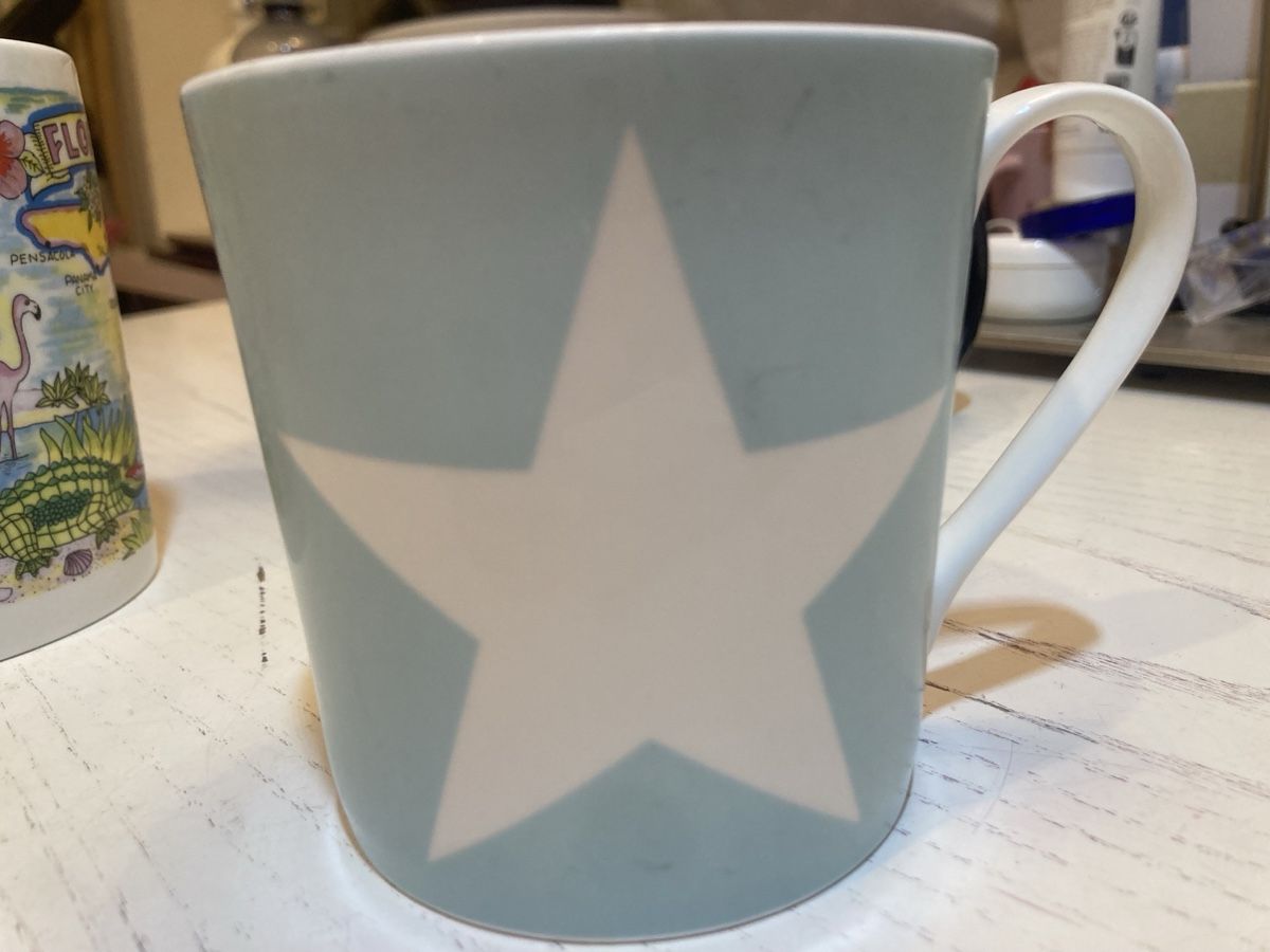 Tassen: Ceramic Mug Light Blue with White Star Pattern Design – Gebraucht aus Zürich von sele_x 1