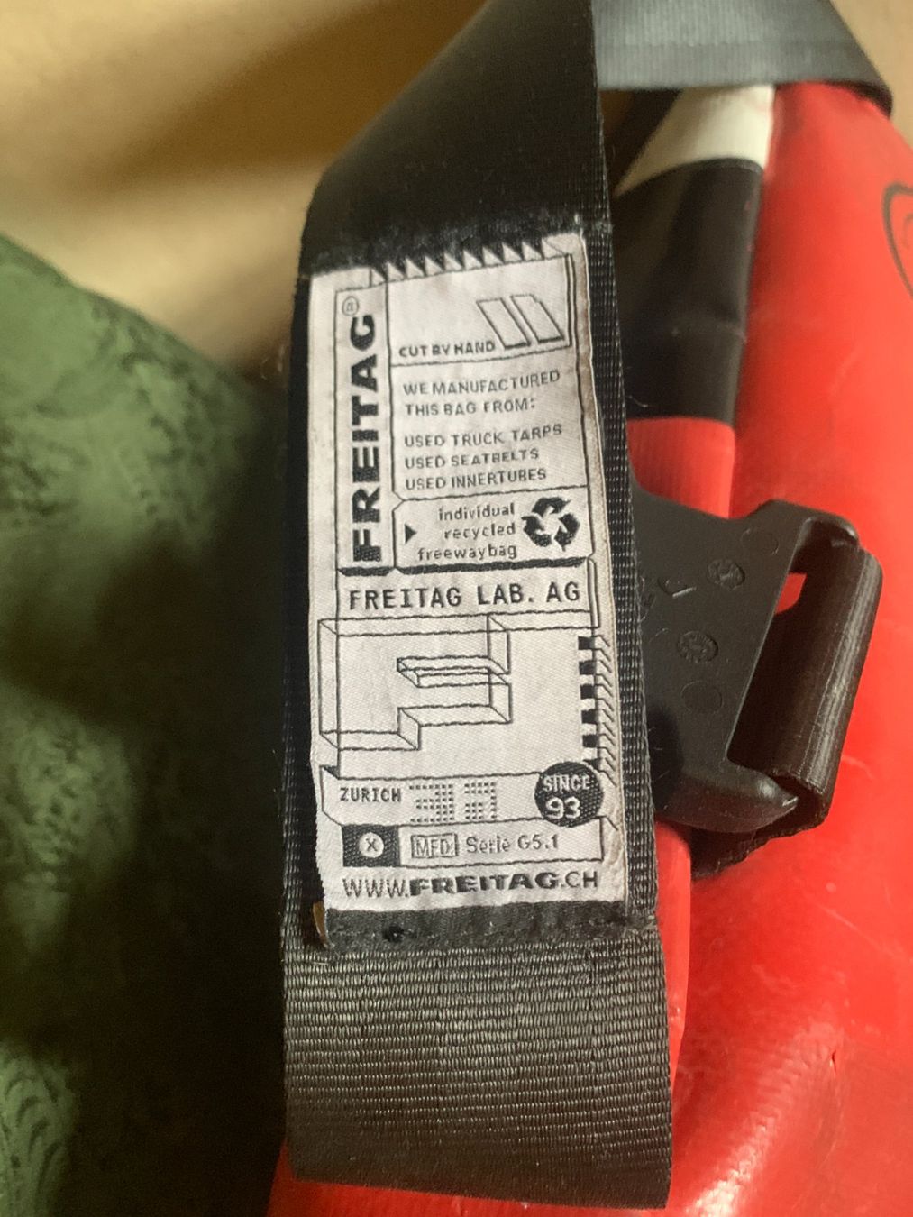 Freitag Altro in  Abbigliamento & Accessori: F13 Top Cat Freitag red messenger bag – Usato da Chalais venduto da Decoarts.art 3