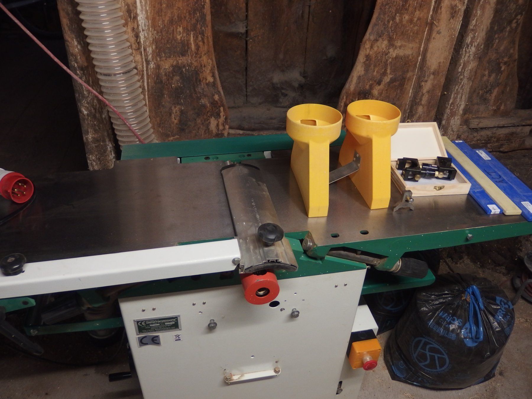 Tutte le macchine: 2 Machines a bois combinée 5 opérations – Usato da Le Locle venduto da yan_nvf9 6