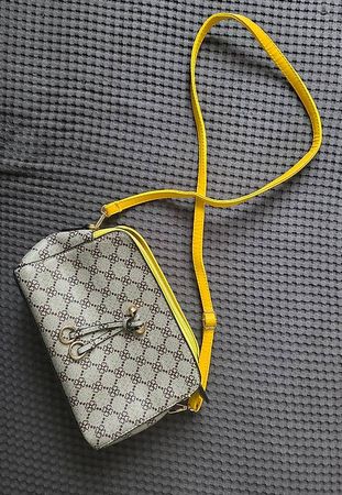 Schöne Tasche mit vielen Fächern