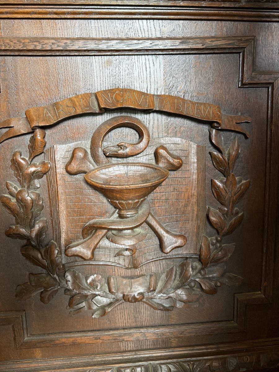 Kommoden: Meuble ancien bois sculpté – Gebraucht aus Les Bayards von aout 1