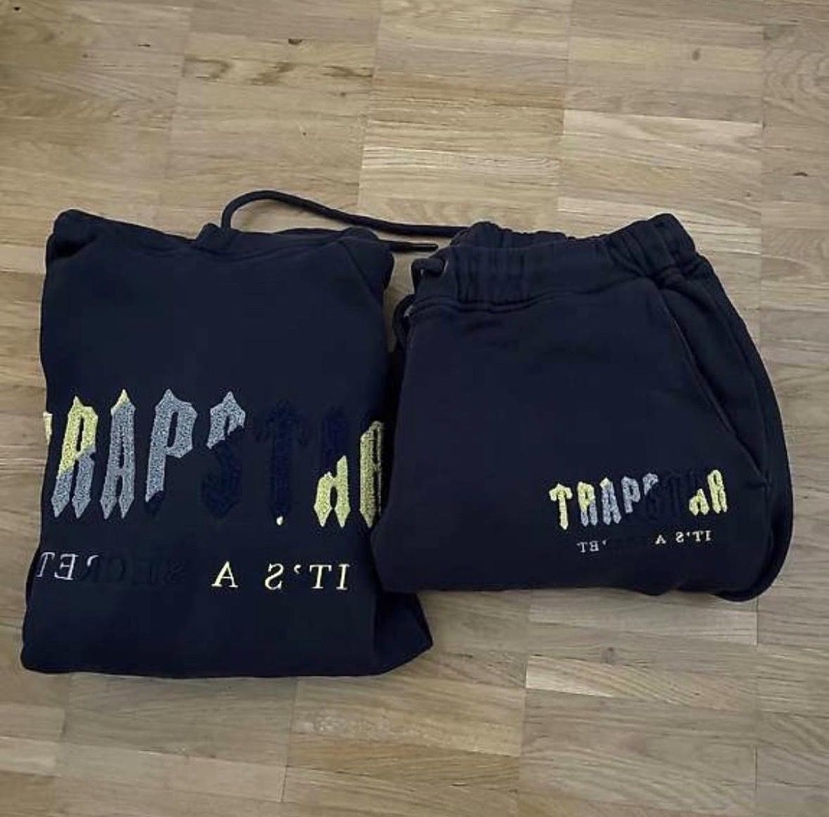 Trapstar Lots de vêtements: Trapstar Tracksuit (S) – D'occasion à Zürich par rub_87sh