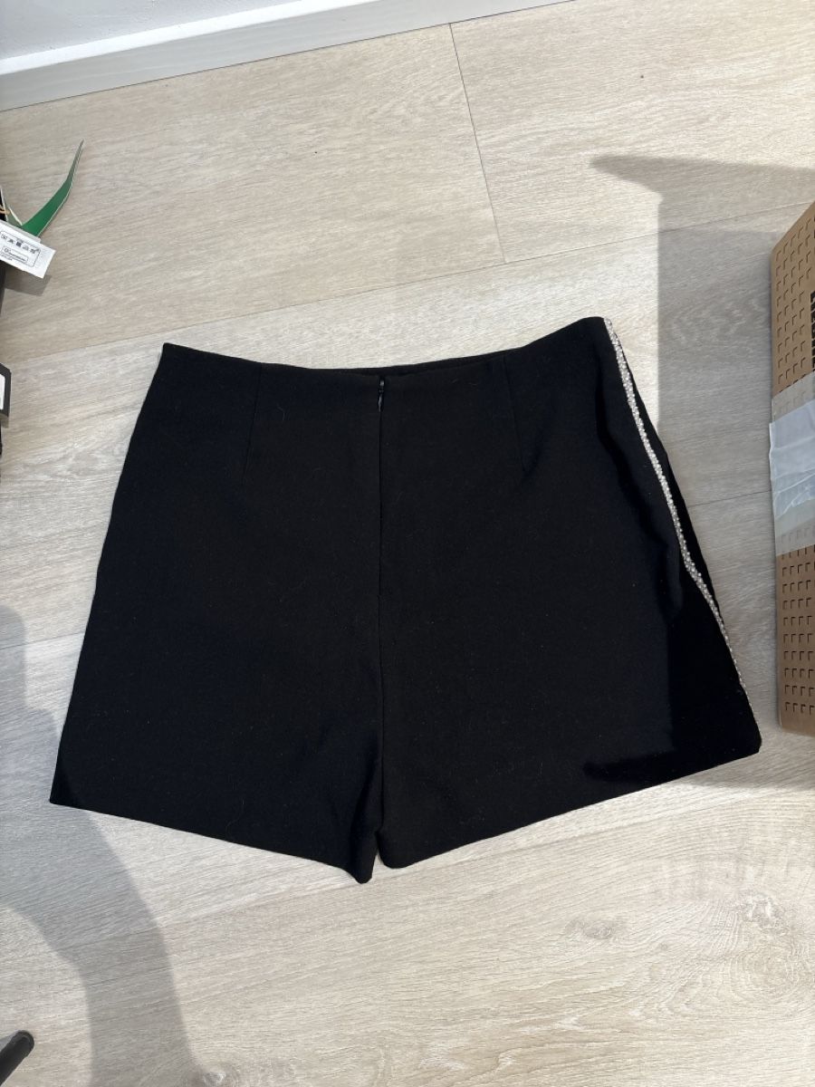 Zara Pantaloni: Short noir ZARA – Usato da Zürich venduto da col_w79f 2