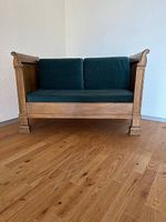 Biedermeier Kinderbett, umfunktioniert zu einem Sofa
