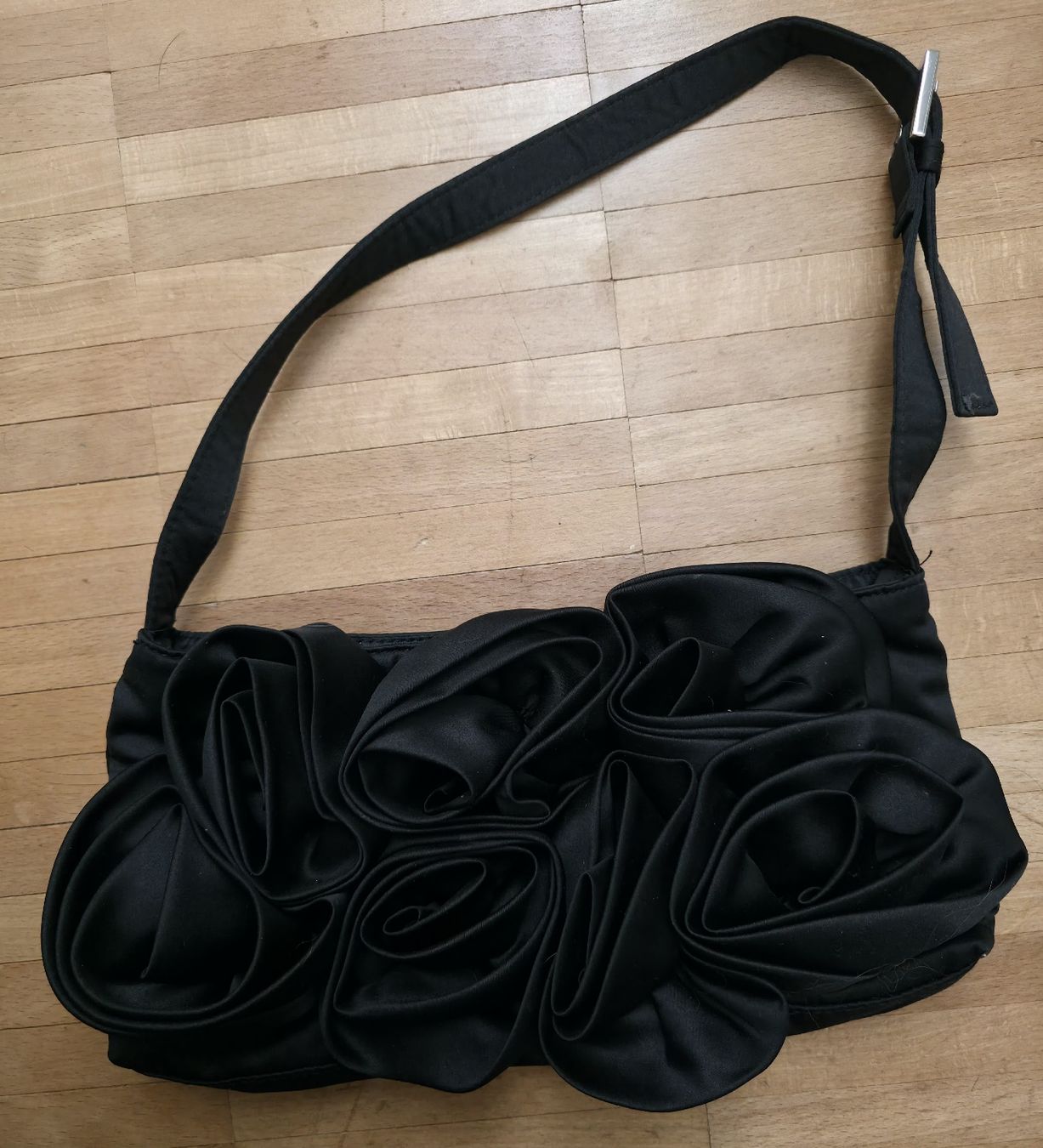 Monki Taschen für Damen: Chic Black Rosette Shoulder Bag  – Neu (gemäss Beschreibung) aus Hombrechtikon von moonwaterqueen