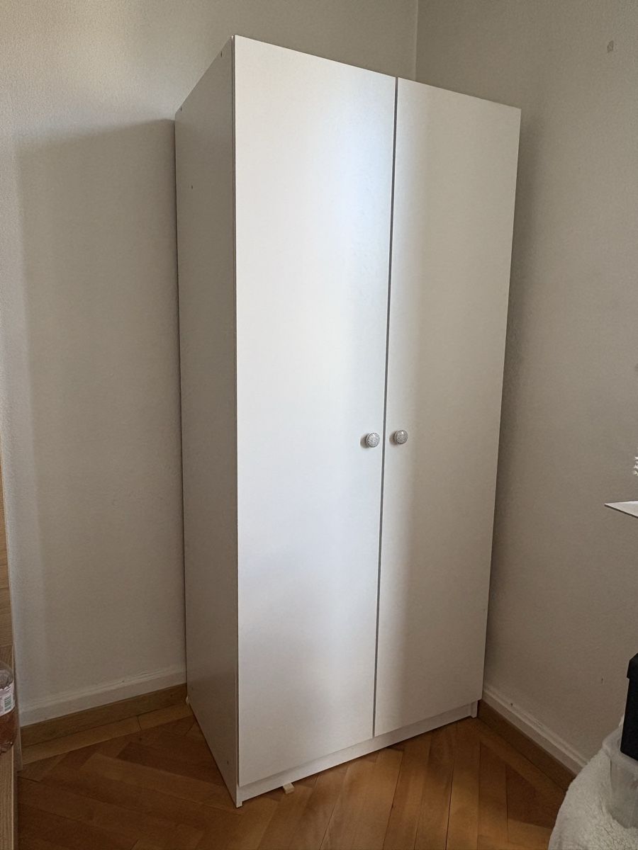 Armoires: Armoire IKEA  – D'occasion à Neuchâtel par Topventehabit