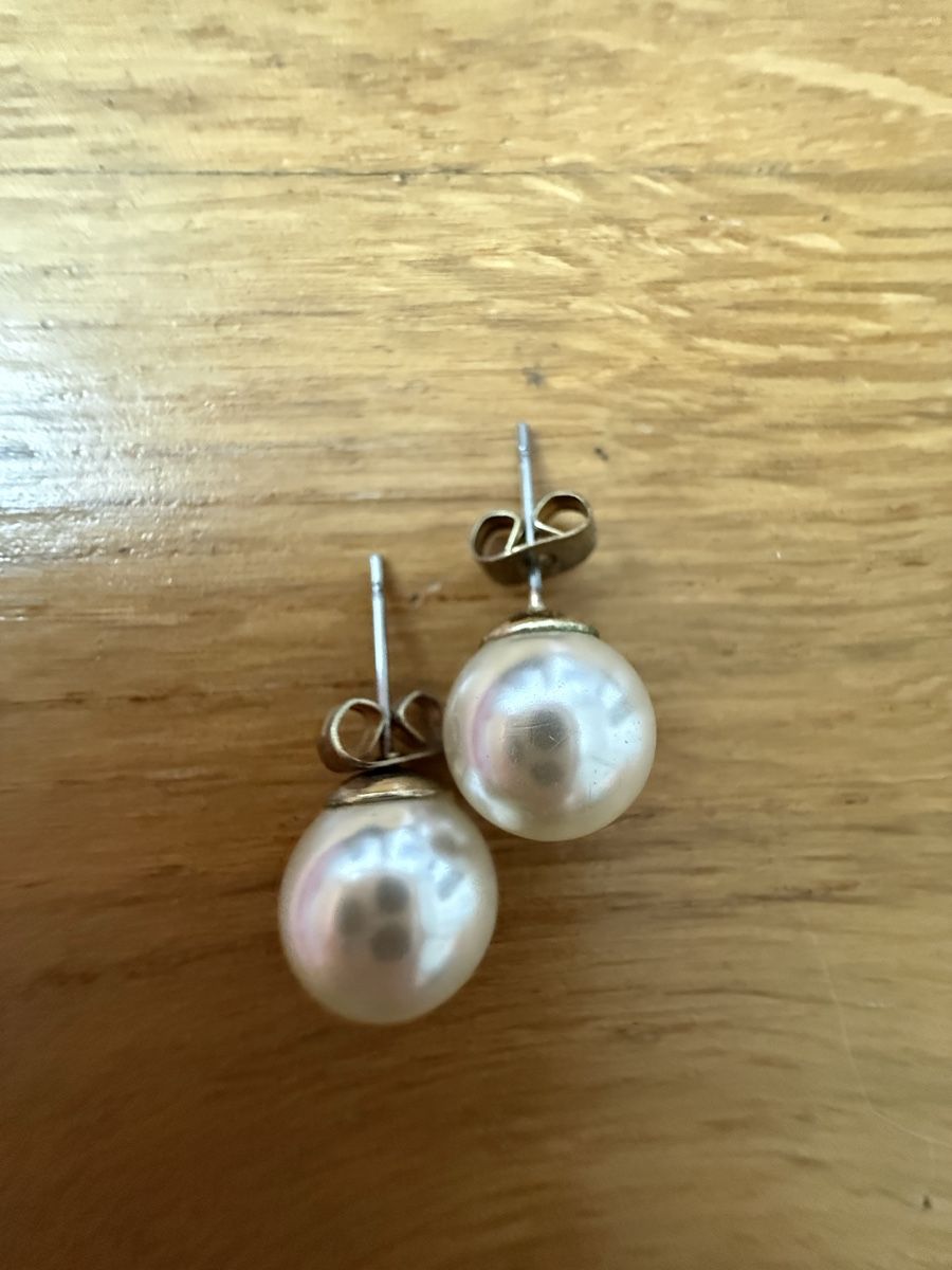 Ohrringe & -stecker: Ohrstecker Perlen Weiss Damen neuwertig – Gebraucht aus Richterswil von cobruetsch 2