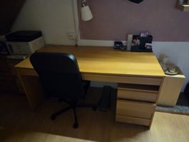 Schreibtisch mit Schubladen