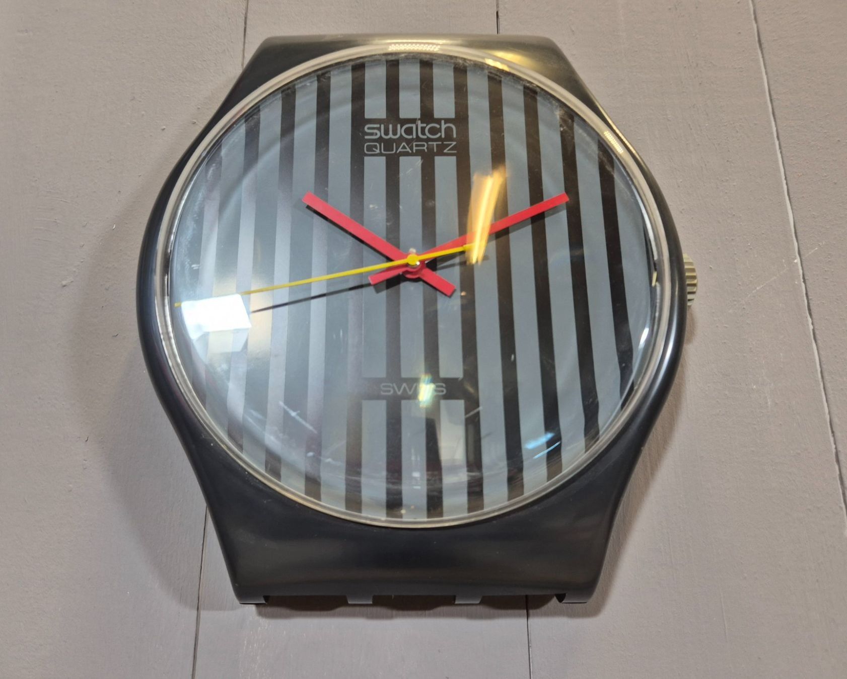 Stand- & Wanduhren: Maxi Swatch Wanduhr 1985 – Gebraucht aus Lausanne von eamescharly 3