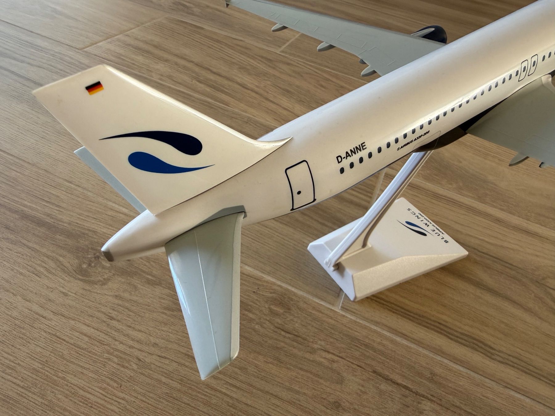 Airbus Kit di modellismo & Modellini statici: Flugzeugmodel Bluewings D-ANNE 1:100 A320 – Usato da Kloten venduto da Stefan-74 4