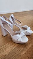 Weisse High-Heel Sandalen, Satin, neu