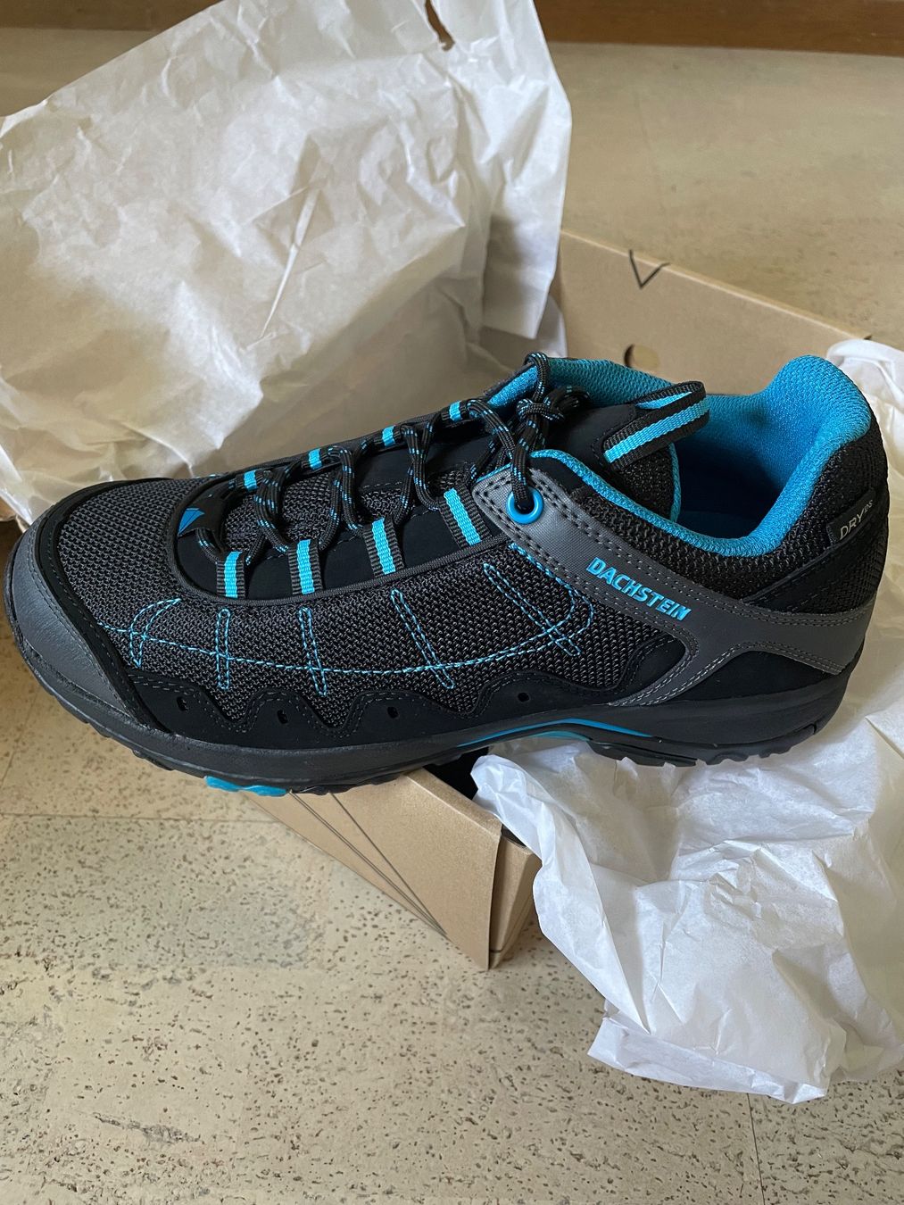 Dachstein Herrenschuhe: Trekkingschuhe, nieder, DACHSTEIN, Grösse 42 – Neu und originalverpackt aus Birmensdorf ZH von magri01