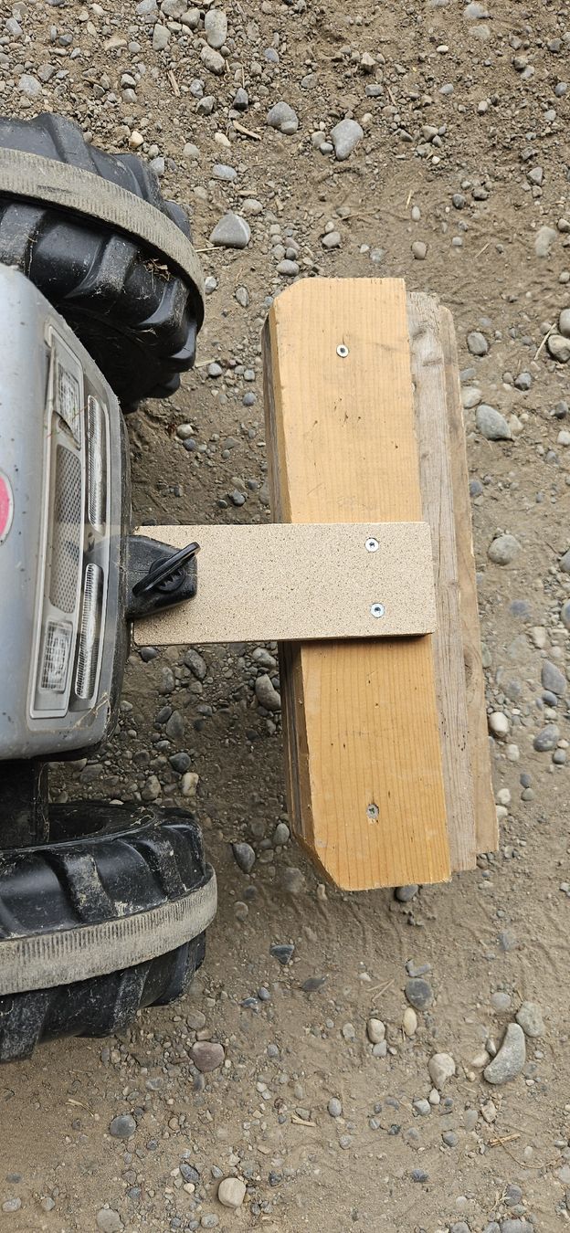 Veicoli per bambini: selbergemachtes Frontgewicht für Trettraktor – Usato da Schönholzerswilen venduto da rs__6htq
