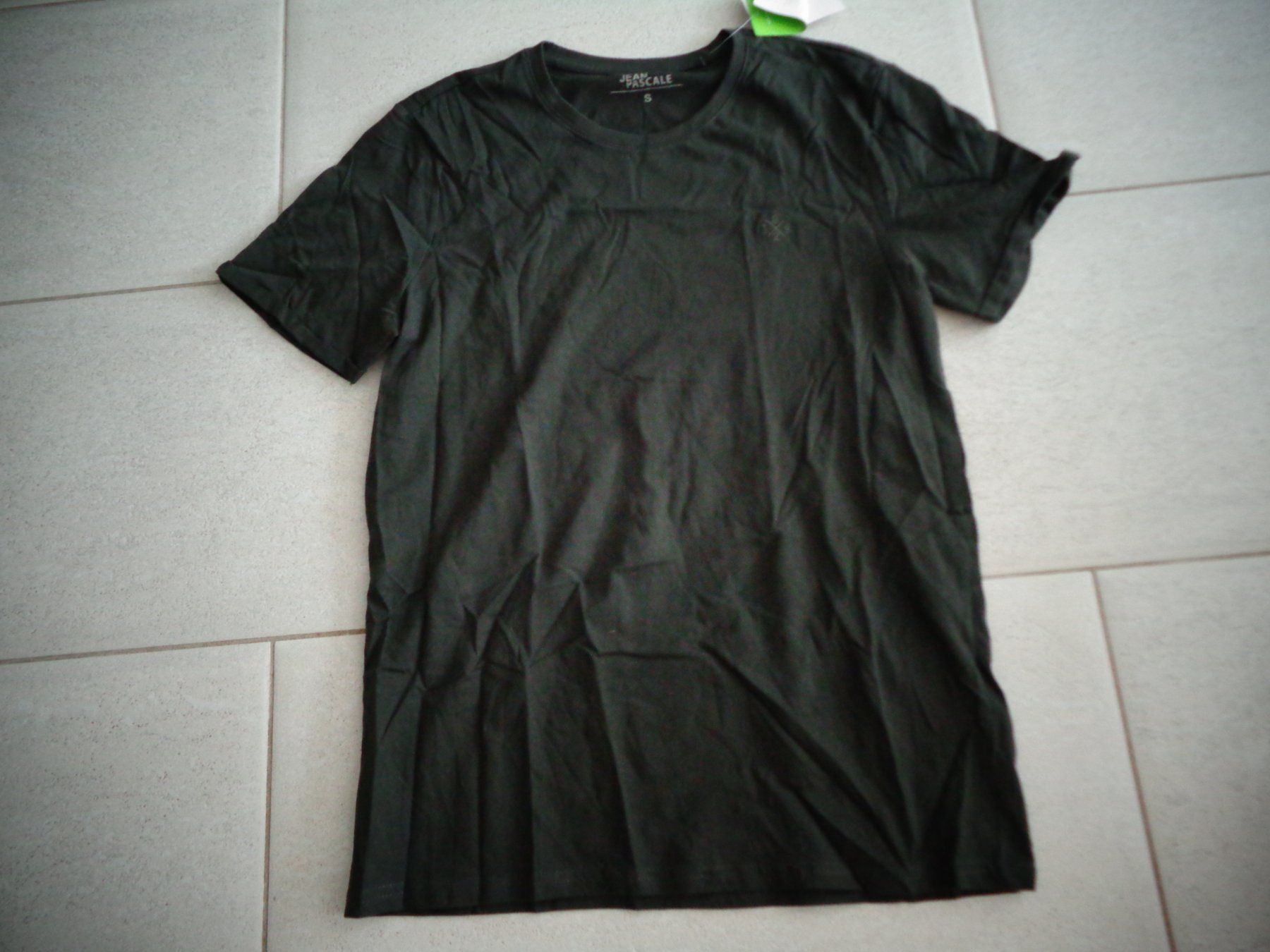 T-Shirts: T-SHIRT GR. S NEU – Neu (gemäss Beschreibung) aus Rotkreuz von Samballi