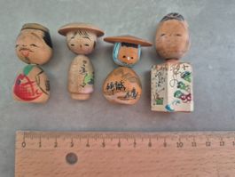4 kleine Vintage Kokeshi Figuren aus Japan