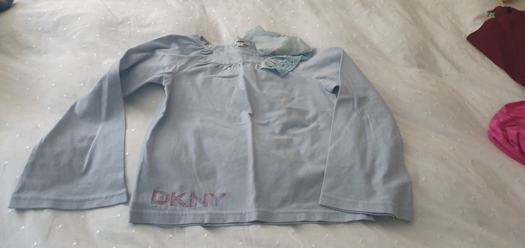 Blouses, T-shirts & Tops: Bluse/ Top von DKNY Gr 122-128 – D'occasion à Pfaffhausen par mai2002 2