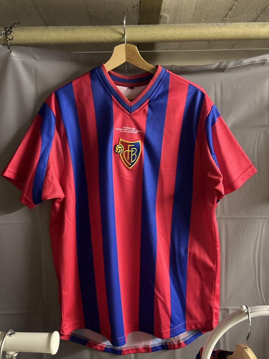 Canottiere & Pantaloni: Fc Basel Trikot 12. Maa – Usato da Basel venduto da eli_n5yh