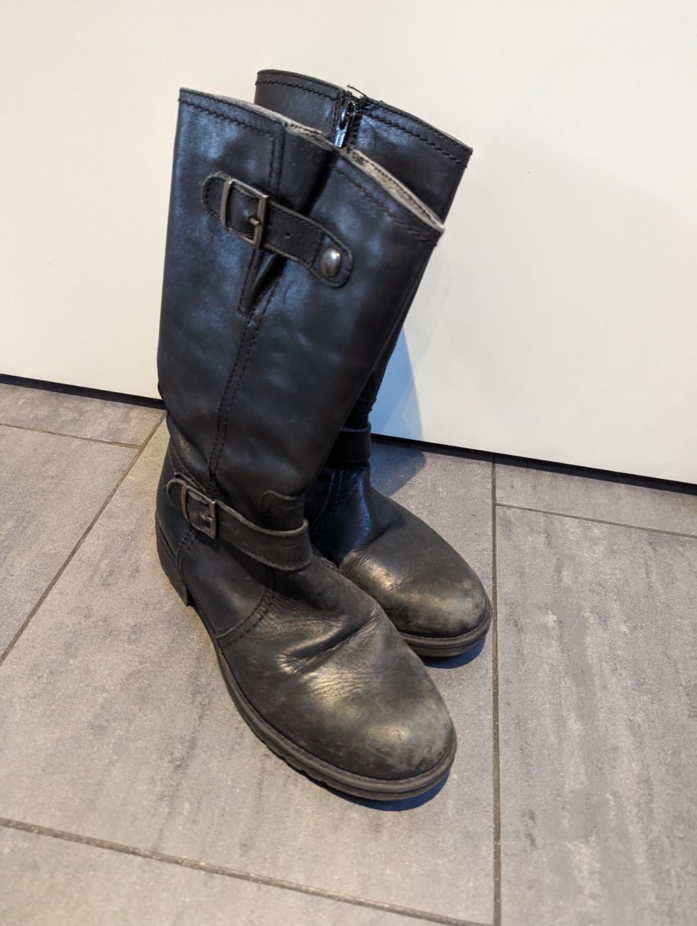 Scarpe per ragazze: Schwarze Lederstiefel, Grösse 37 – Usato da Himmelried venduto da Paura 1