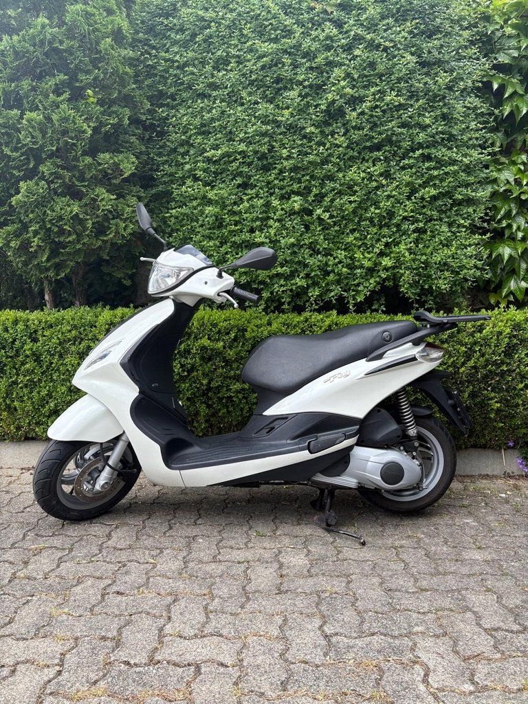 Piaggio Scooters: Roller Piaggio FLY 125ie. 3V – D'occasion à Zürich par tal_b8gr 1