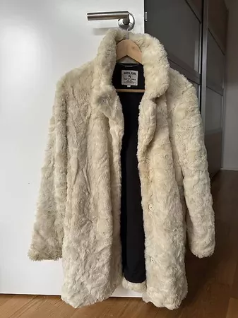 Weisser Fake-Fur Mantel