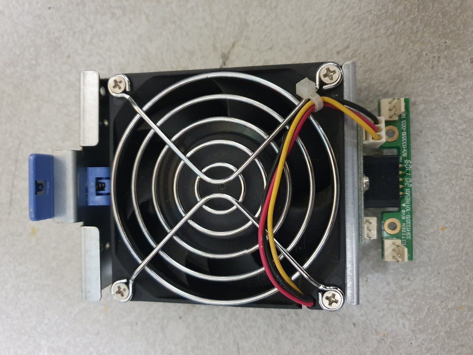 Custodie: Y.S Tech FD128032HB Hot Swappable Case Fan 5x – Usato da Möriken AG venduto da Flamingo73 1