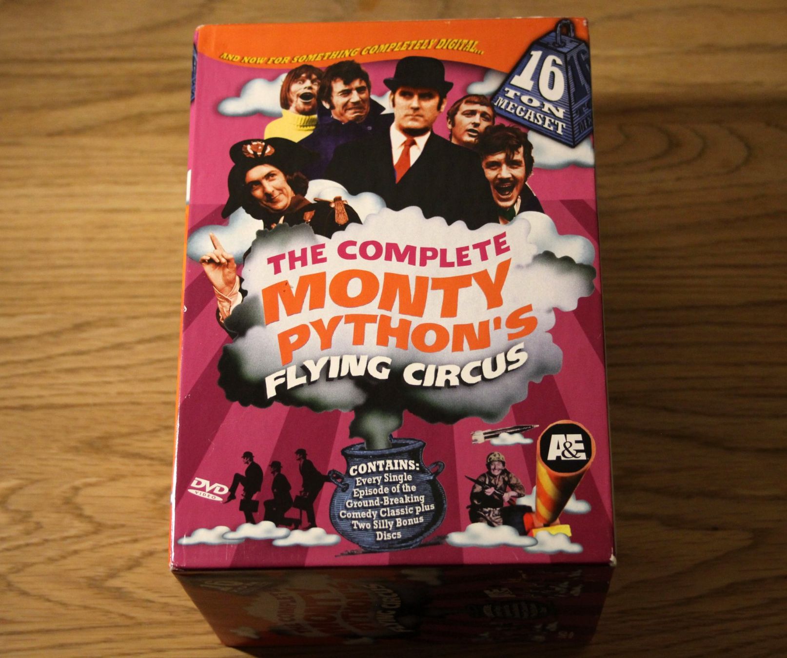 Tutti i DVDs: Monty Python's Flying Circus - Complete (USA) – Usato da Münchenbuchsee venduto da Chaoo