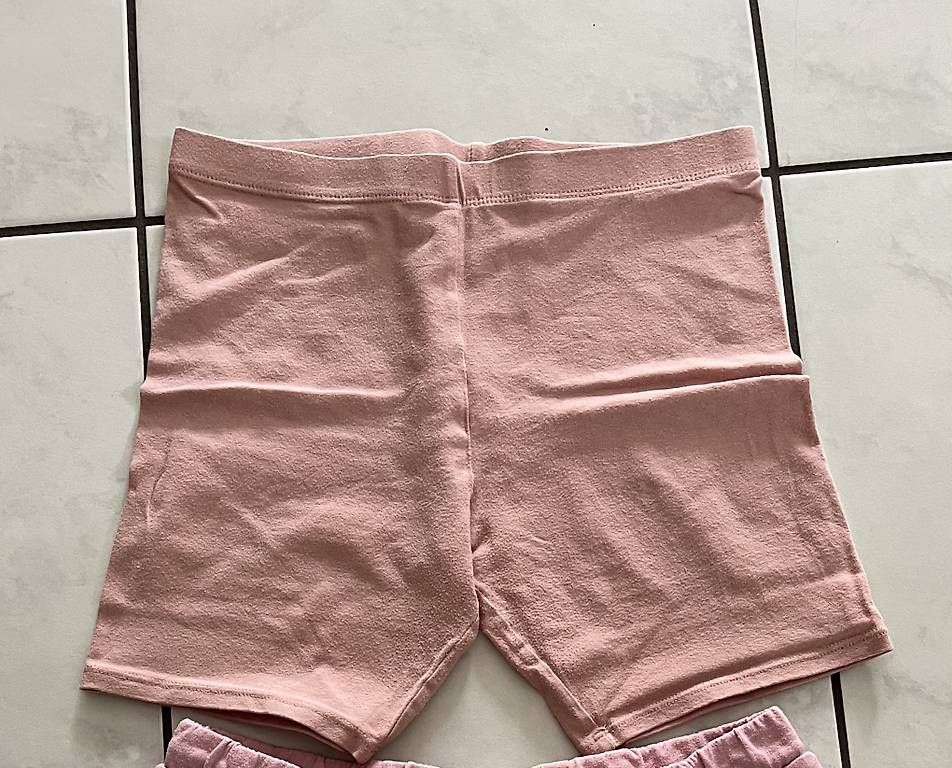 Pantalons: Kurze Hose – D'occasion à Oberrieden par Fige11