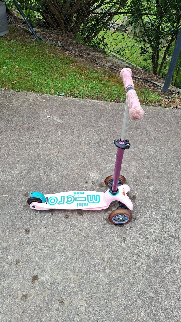 Micro Kickboard: Micro Scooter rosa/violett – Usato da Giffers venduto da StanleyS 2