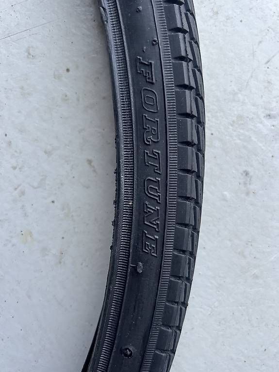 Pezzi di ricambio: Fahrradreifen 700x35C – Usato da Ruggell venduto da bwi_k5zs