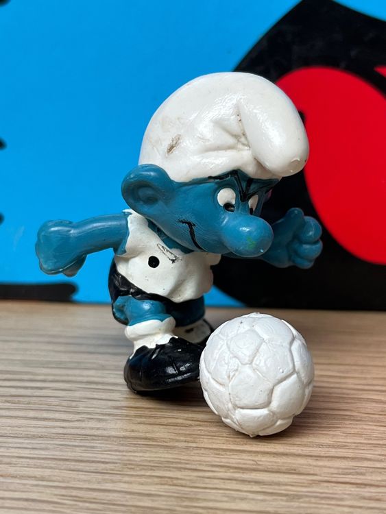 SCHLEICH 20809 – Schlumpf Schiedsrichter Fußball-Figur | Detailgetreu Handbemalt, Für Sammler & Kinder
