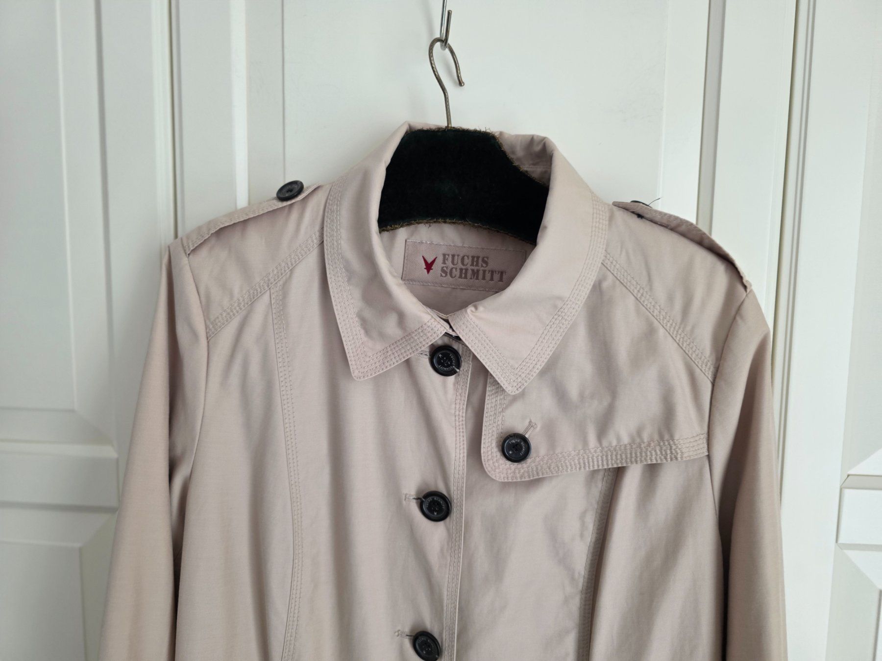 Fuchs Schmitt Cappotti: Fuchs & Schmitt Trenchcoat beige, 44 – Usato da Burgdorf venduto da Liss 2