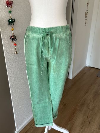 Trendige Sommerhose Grün von Made With ♥️.