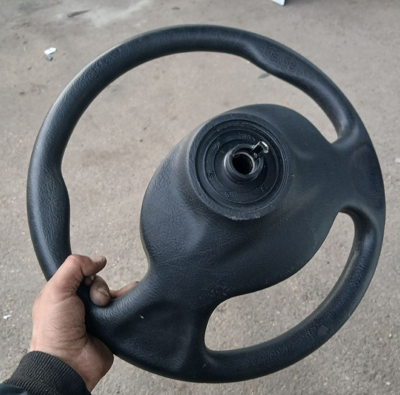 Renault Tutti pezzi di ricambio auto: Volant Renault Express 1994-2001 – Usato da la heutte venduto da Auto-stock 2
