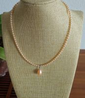 Perlenkette mit Anhänger, apricot