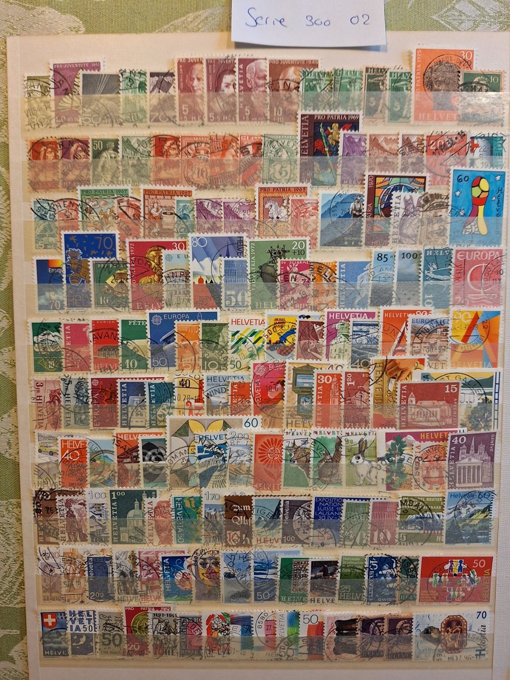 Alle Briefmarken: CH: 300 VERSCHIEDENE GESTEMPELTE(02) – Gebraucht aus Genolier von Antoine30 1