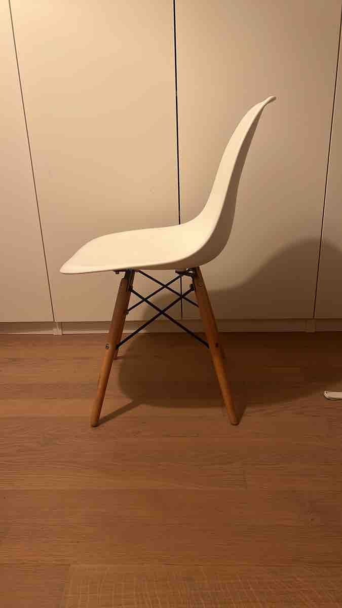 Modern Scandinavian Dining Chair in White, Like New. EAMES. (Neu ...