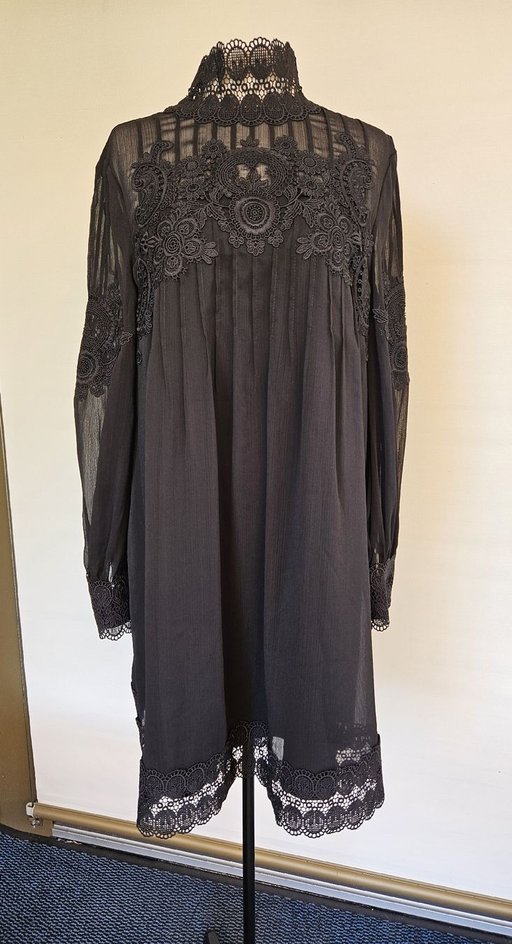 Ted Baker Vestiti: Elegantes schwarzes Spitzenkleid – Nuovo (secondo la descrizione) da Hochdorf venduto da Berry005 2