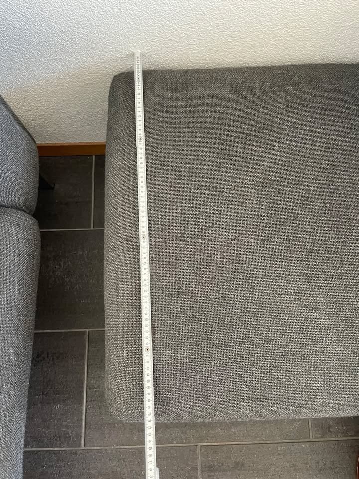 Sofas: Dunkel graues Sofa + Ottoman – Gebraucht aus Zürich von sofiauribe 3