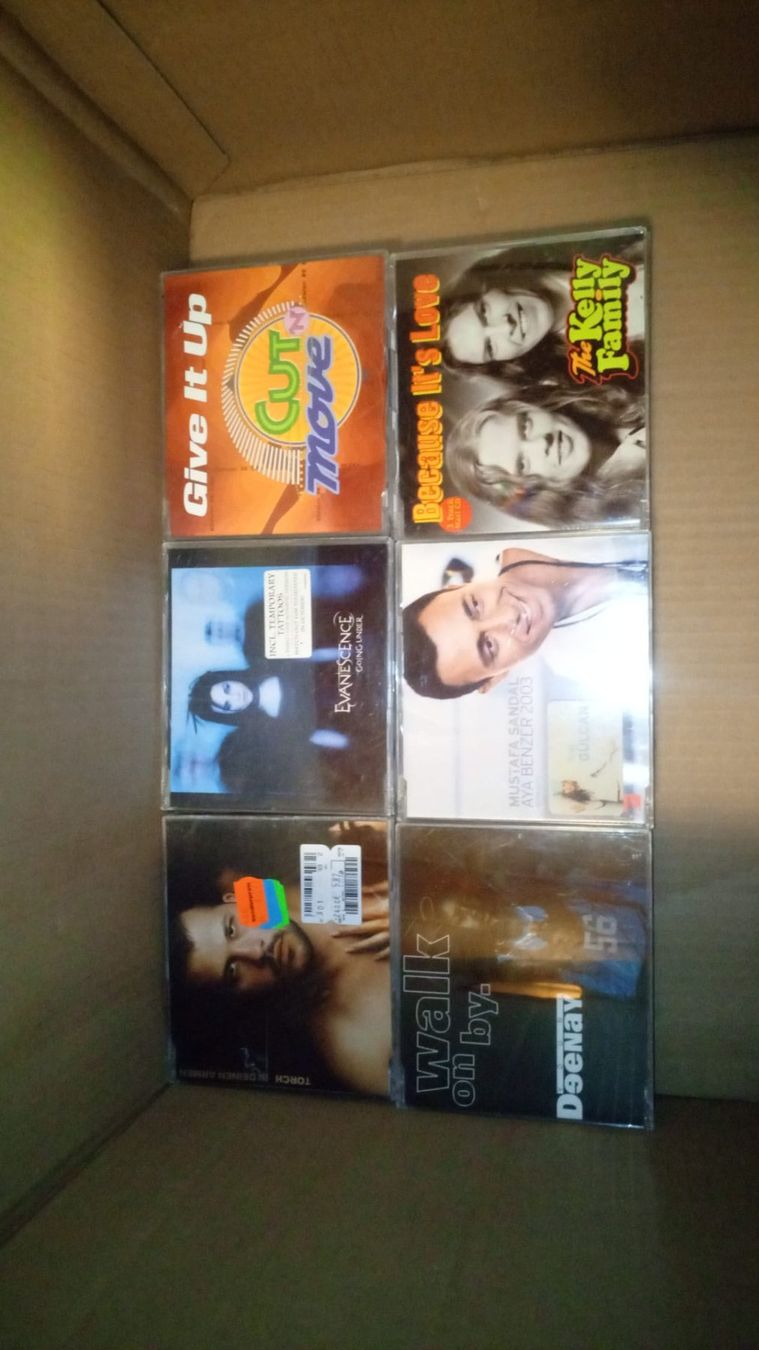 CDs: Los à 60 CD's (001) – Défectueux à Lüsslingen par Wildstar 6