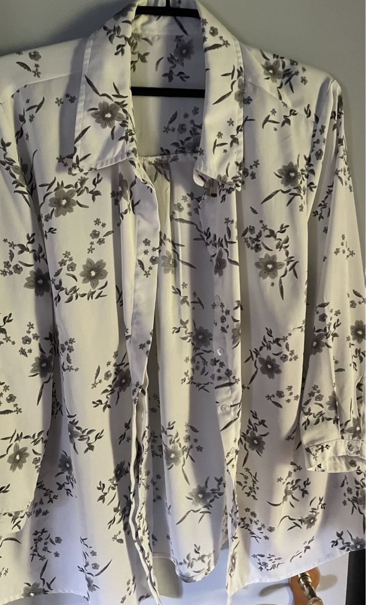 Camicette: Bluse – Usato da Adligenswil venduto da Decor-Tech 3