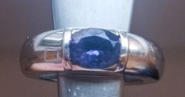 Bague Chaumet Gioa en or blanc avec pierre facettée thulite
