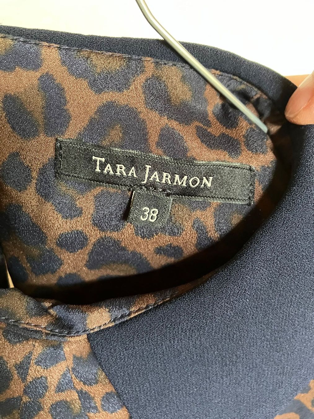Tara Jarmon Top: Tara Jarmon - top sans manche motif léopard – Usato da Vich venduto da SophieCo 4