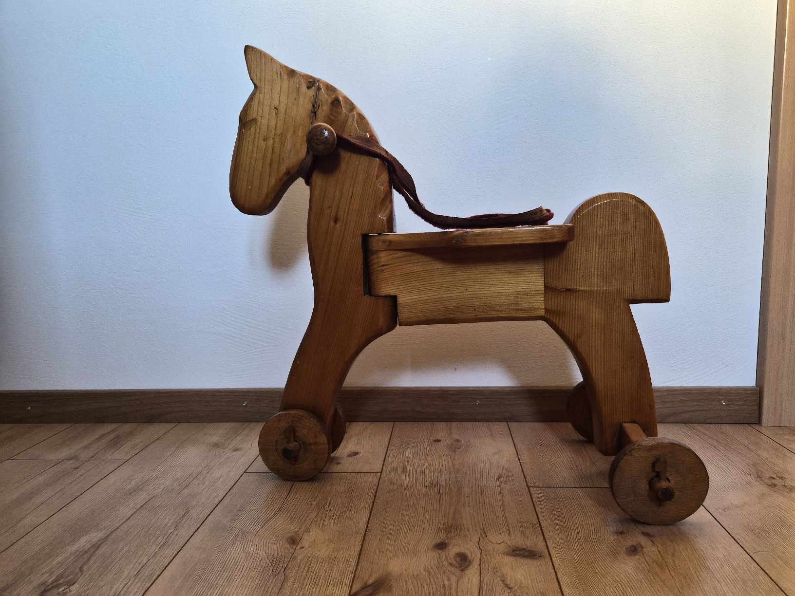 Giocattoli: Antikes Holzpferdchen – Usato da Krauchthal venduto da skoab69