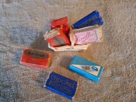 Sehr altes Schokoladen Konfekt im Korb Lindt Kohler usw..