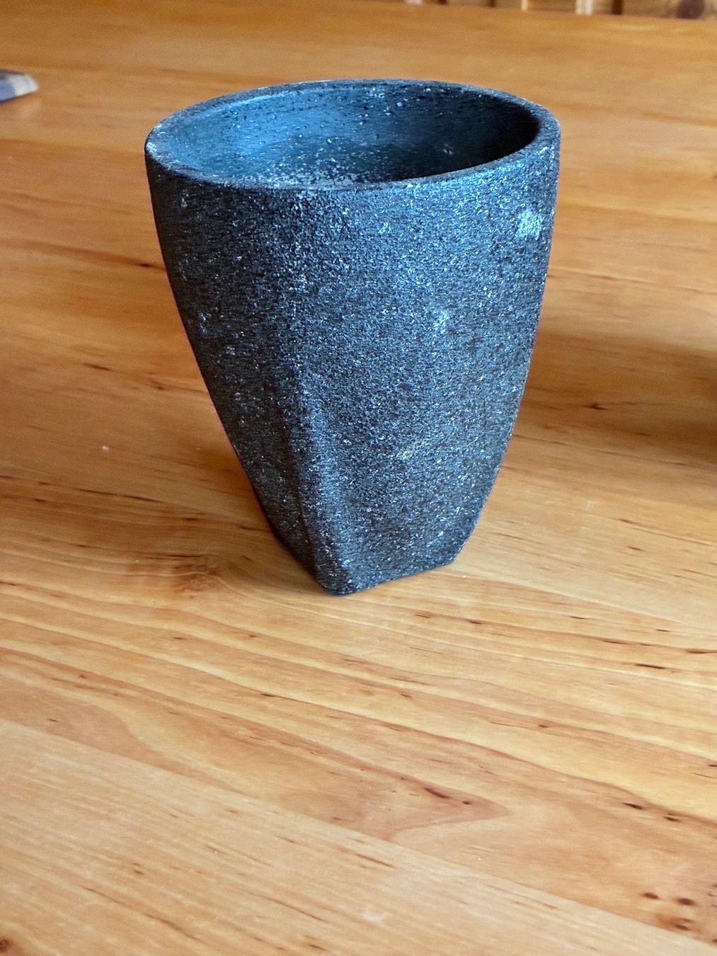 Vasi per fiori: Drei kleinere Töpfe aus Polystone – Nuovo (secondo la descrizione) da Hinterforst venduto da Gartenweib